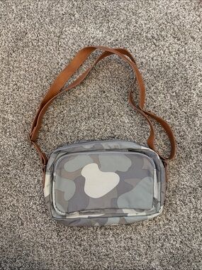 thirty-one Gray and Tan Camo Crossbody Bag with Brown Strap